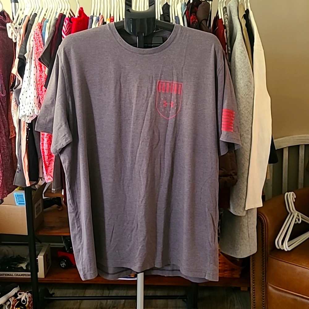 Gray Under Armour Men's T-Shirt